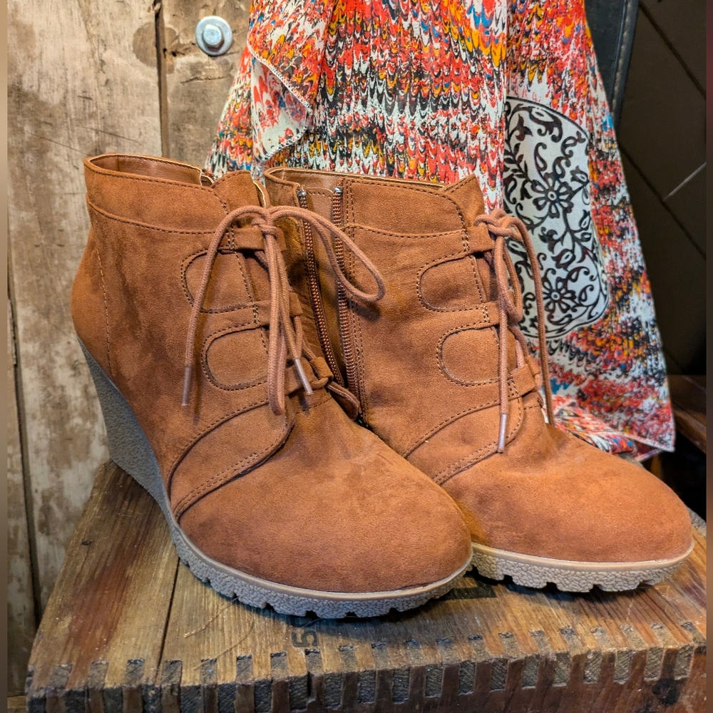 (nwot) Mia Dyanne faux suede boots  sz8
